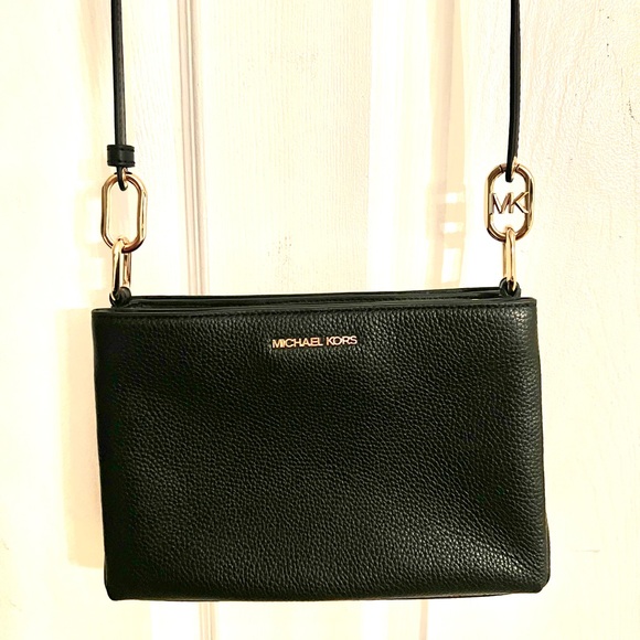 NEW Michael Kors Black Crossbody Bag with Gold Chain. - Picture 1 of 10